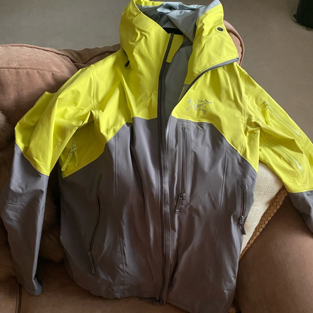 Arc’teryx Shaska ski jacket